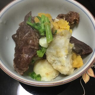 牛すじ肉と芋類の煮物